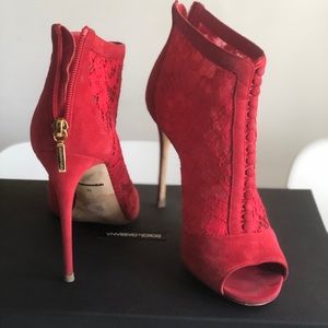 Lace Dolce&Gabanna heels, size 38. Fit TTS